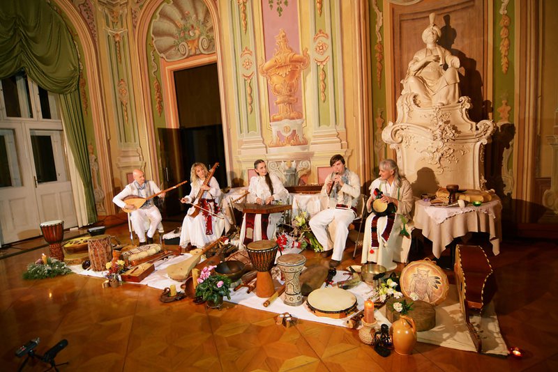 Koncert ansambla Vedun v Cekinovem gradu